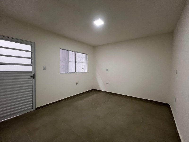 Casa com 2 Dormitórios e Espaço Comercial em Bairro Completo  Mogi das Cruzes - 
