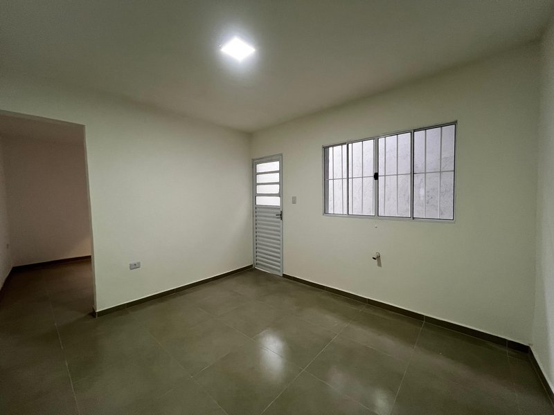 Casa com 2 Dormitórios e Espaço Comercial em Bairro Completo  Mogi das Cruzes - 