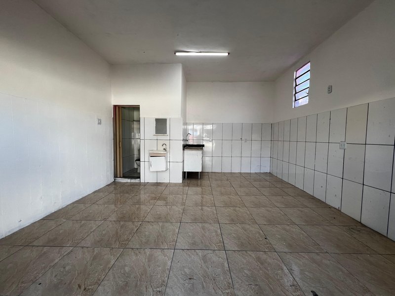 Casa com 2 Dormitórios e Espaço Comercial em Bairro Completo  Mogi das Cruzes - 