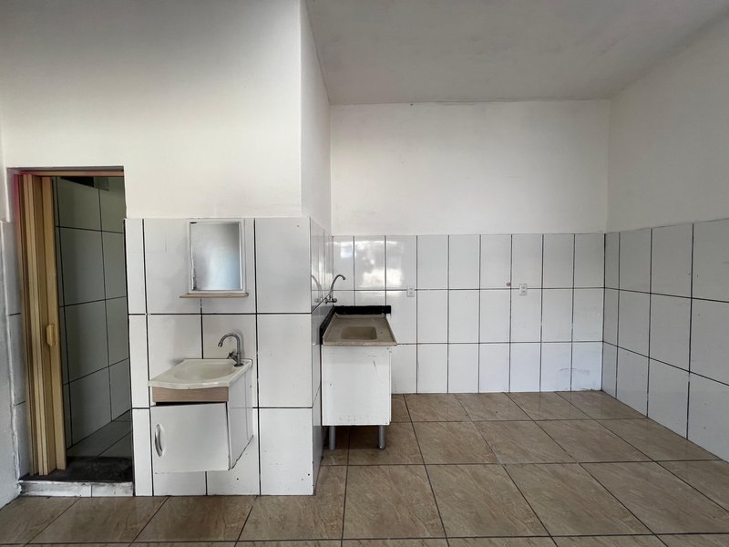 Casa com 2 Dormitórios e Espaço Comercial em Bairro Completo  Mogi das Cruzes - 