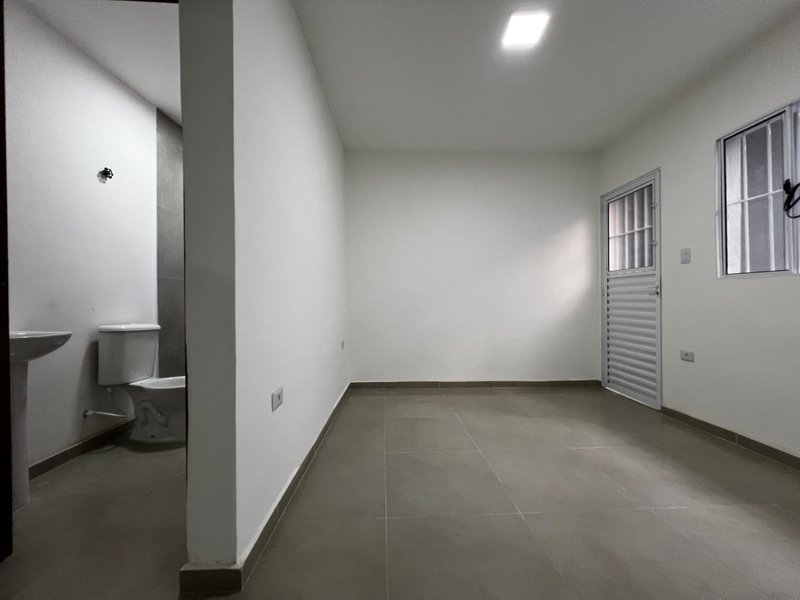 Casa com 2 Dormitórios e Espaço Comercial em Bairro Completo  Mogi das Cruzes - 