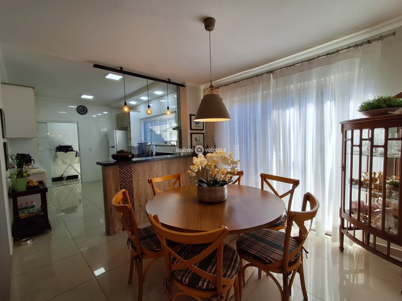 CASA COM 3 DORMITÓRIOS E UMA LINDA AREÁ DE LAZER NO ALTO DA COLINA II  Avaré - 