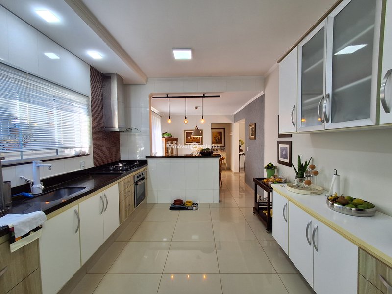 CASA COM 3 DORMITÓRIOS E UMA LINDA AREÁ DE LAZER NO ALTO DA COLINA II  Avaré - 