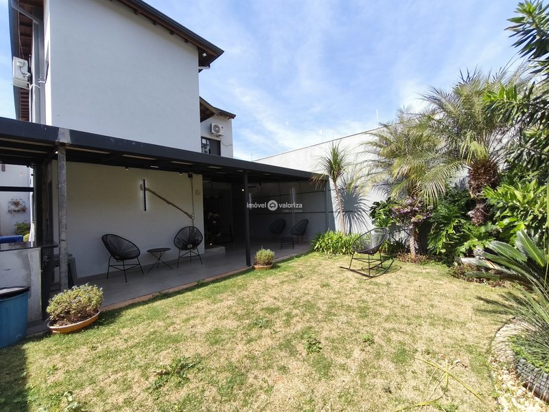 CASA COM 3 DORMITÓRIOS E UMA LINDA AREÁ DE LAZER NO ALTO DA COLINA II  Avaré - 