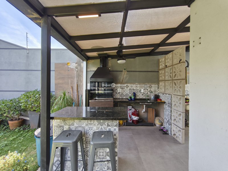 CASA COM 3 DORMITÓRIOS E UMA LINDA AREÁ DE LAZER NO ALTO DA COLINA II  Avaré - 