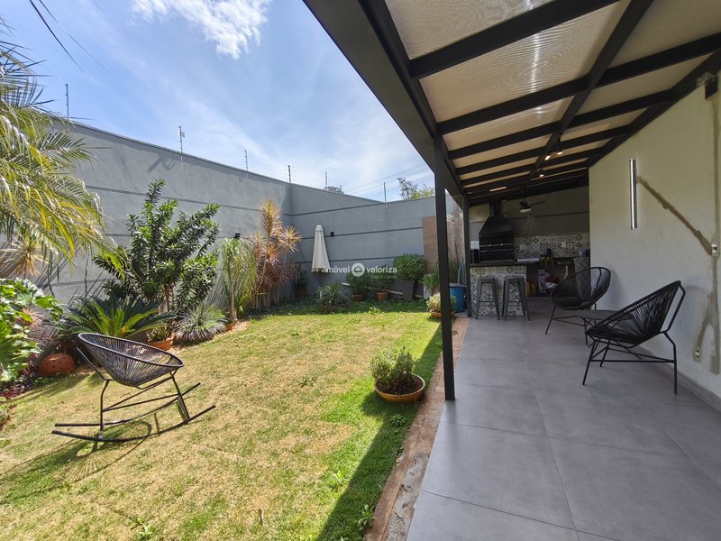 CASA COM 3 DORMITÓRIOS E UMA LINDA AREÁ DE LAZER NO ALTO DA COLINA II  Avaré - 