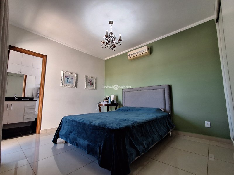 CASA COM 3 DORMITÓRIOS E UMA LINDA AREÁ DE LAZER NO ALTO DA COLINA II  Avaré - 
