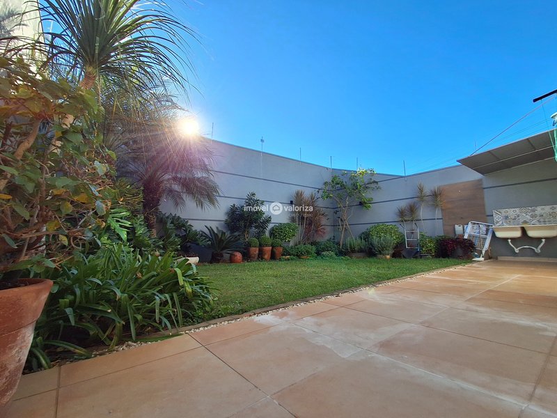 CASA COM 3 DORMITÓRIOS E UMA LINDA AREÁ DE LAZER NO ALTO DA COLINA II  Avaré - 