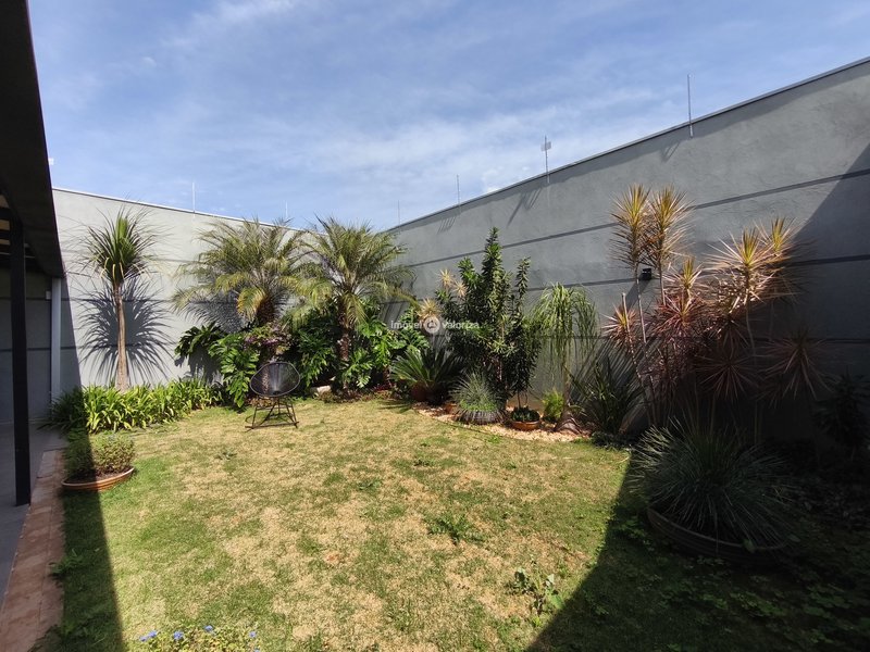 CASA COM 3 DORMITÓRIOS E UMA LINDA AREÁ DE LAZER NO ALTO DA COLINA II  Avaré - 
