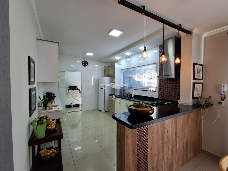 CASA COM 3 DORMITÓRIOS E UMA LINDA AREÁ DE LAZER NO ALTO DA COLINA II  Avaré - 