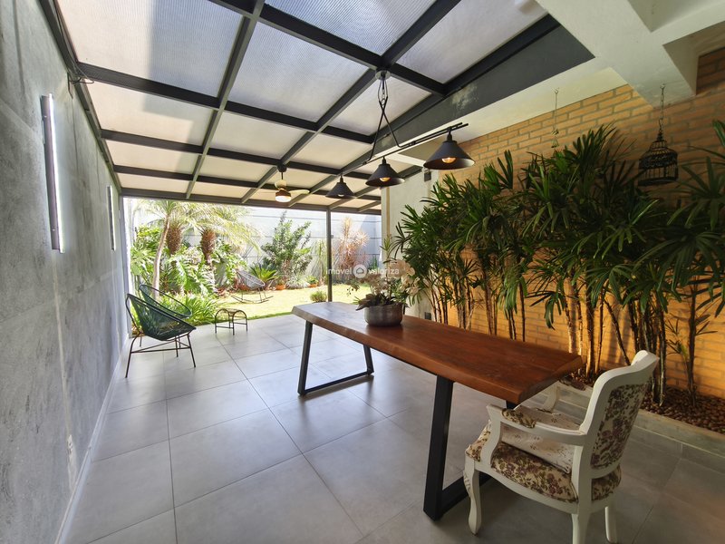 CASA COM 3 DORMITÓRIOS E UMA LINDA AREÁ DE LAZER NO ALTO DA COLINA II  Avaré - 
