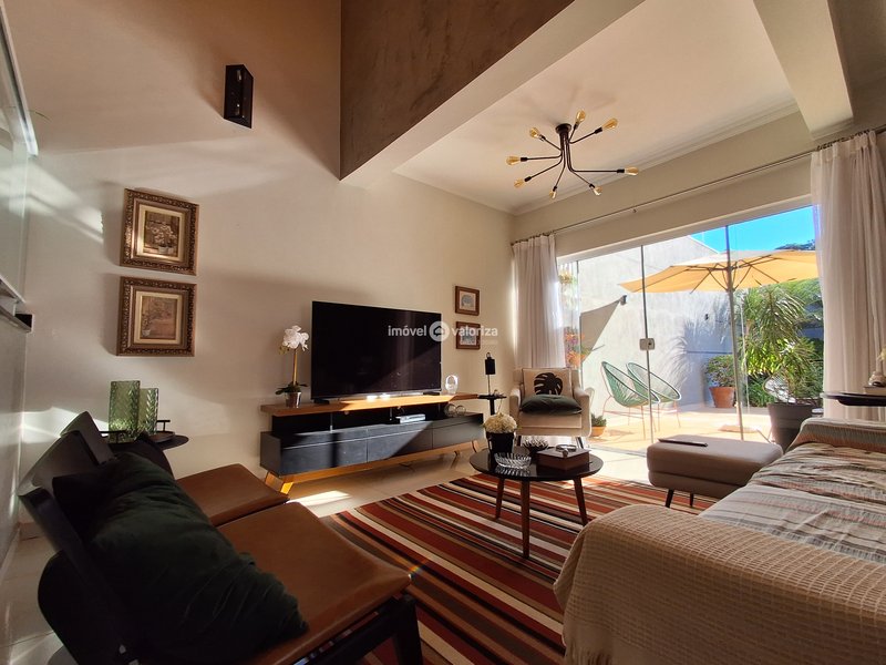 CASA COM 3 DORMITÓRIOS E UMA LINDA AREÁ DE LAZER NO ALTO DA COLINA II  Avaré - 