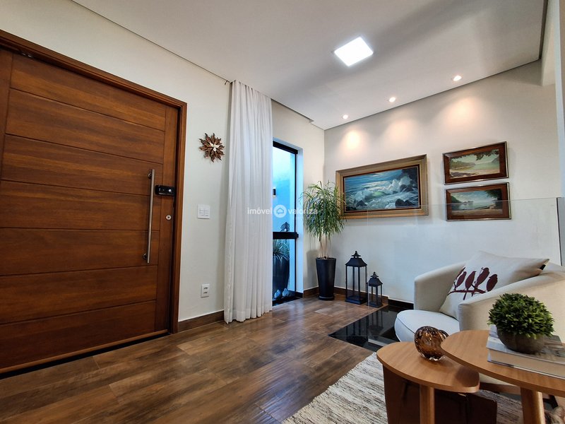 CASA COM 3 DORMITÓRIOS E UMA LINDA AREÁ DE LAZER NO ALTO DA COLINA II  Avaré - 