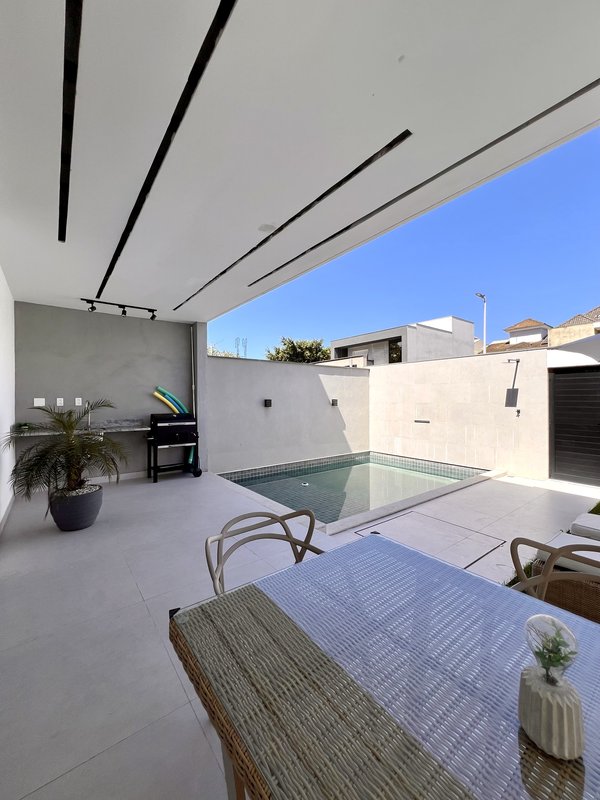 Casa duplex magnífica com 4 suítes em Vargem Pequena  Rio de Janeiro - 