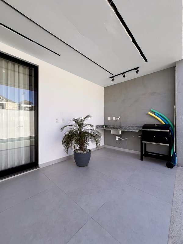 Casa duplex magnífica com 4 suítes em Vargem Pequena  Rio de Janeiro - 