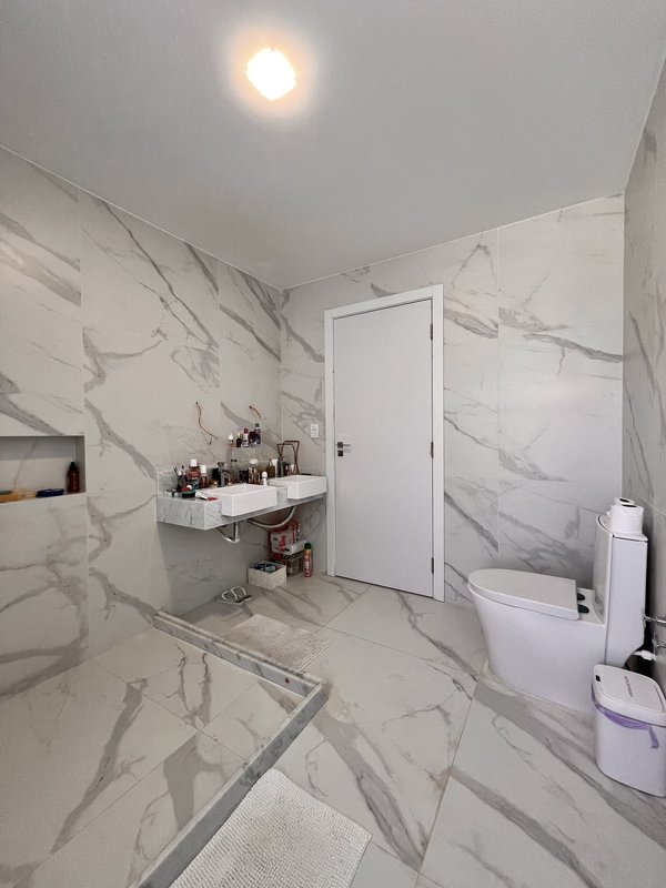 Casa duplex magnífica com 4 suítes em Vargem Pequena  Rio de Janeiro - 
