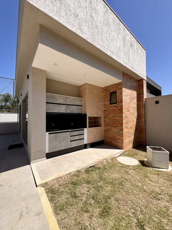 Casa duplex magnífica com 4 suítes em Vargem Pequena  Rio de Janeiro - 