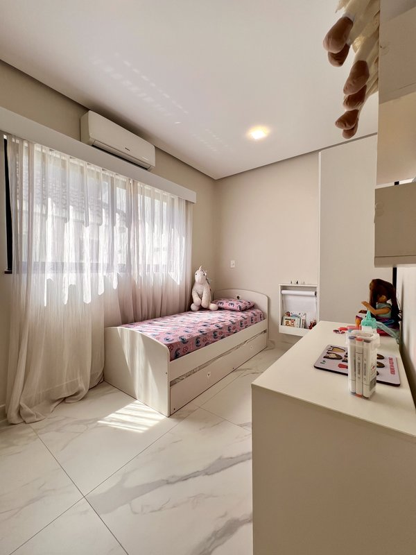 Casa duplex magnífica com 4 suítes em Vargem Pequena  Rio de Janeiro - 
