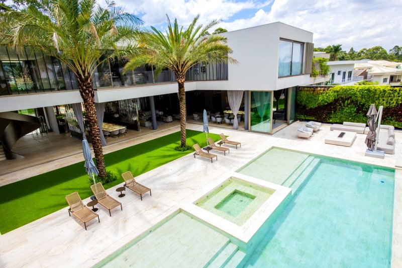 MANSÃO A VENDA EXCLUSIVA ÚNICA - 3.323M² ÁREA CONSTRUÍDA - MOBILIADA E DECORADA ASSINADA! Alameda Seul Santana de Parnaíba - 
