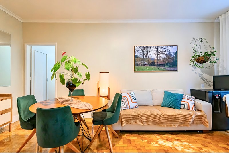 R$ 460.000 - BELO E CHARMOSO APARTAMENTO - 91M2 - 2 DORM - SACADA - 1 VAGA Rua Eça de Queiroz Porto Alegre - 