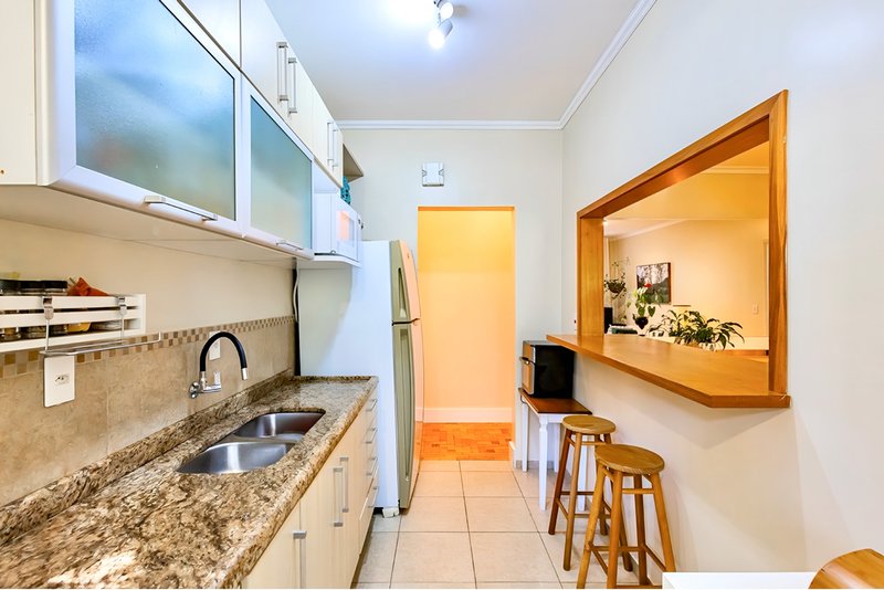 R$ 460.000 - BELO E CHARMOSO APARTAMENTO - 91M2 - 2 DORM - SACADA - 1 VAGA Rua Eça de Queiroz Porto Alegre - 