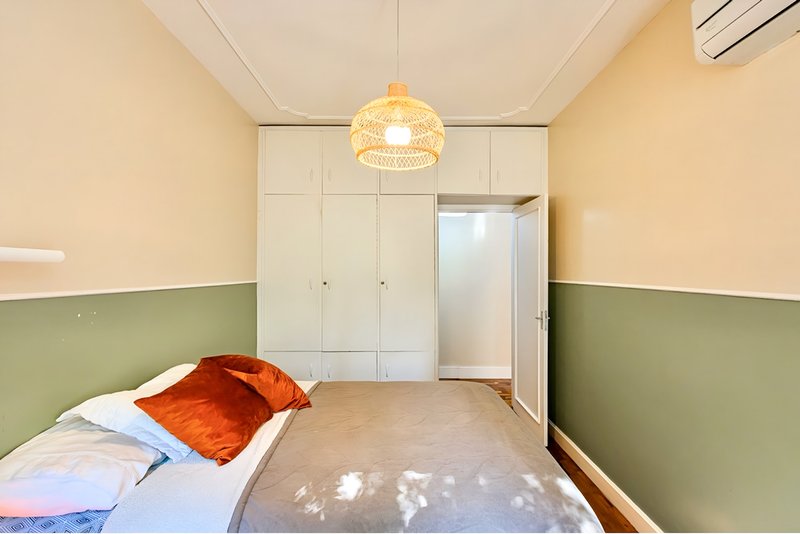 R$ 460.000 - BELO E CHARMOSO APARTAMENTO - 91M2 - 2 DORM - SACADA - 1 VAGA Rua Eça de Queiroz Porto Alegre - 
