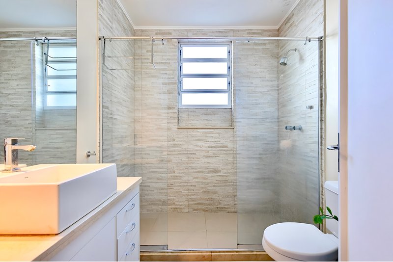 R$ 460.000 - BELO E CHARMOSO APARTAMENTO - 91M2 - 2 DORM - SACADA - 1 VAGA Rua Eça de Queiroz Porto Alegre - 