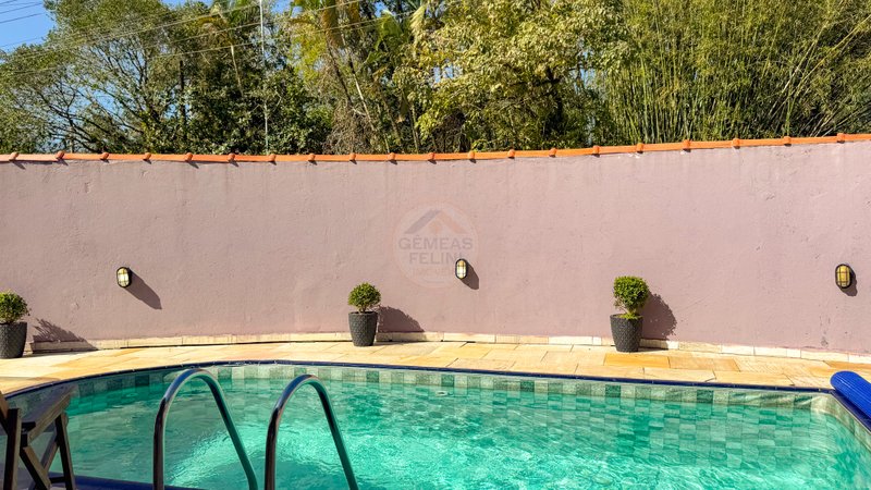 Casa com Flats em Barra do Una – VENDA OU LOCAÇÃO ANUAL  São Sebastião - 