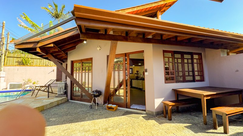 Casa com Flats em Barra do Una – VENDA OU LOCAÇÃO ANUAL  São Sebastião - 