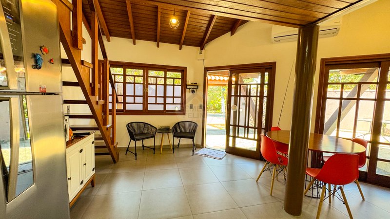 Casa com Flats em Barra do Una – VENDA OU LOCAÇÃO ANUAL  São Sebastião - 