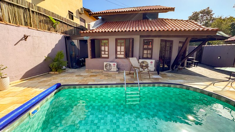 Casa com Flats em Barra do Una – VENDA OU LOCAÇÃO ANUAL  São Sebastião - 
