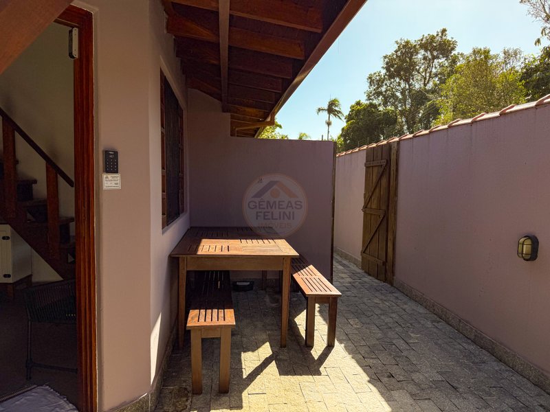 Casa com Flats em Barra do Una – VENDA OU LOCAÇÃO ANUAL  São Sebastião - 