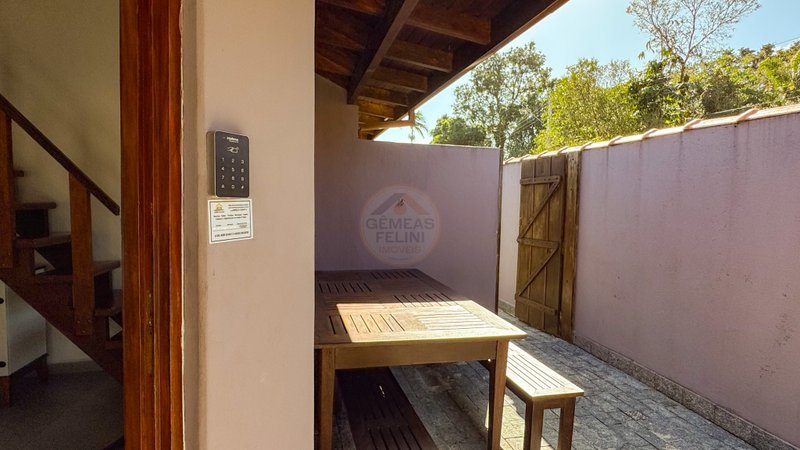 Casa com Flats em Barra do Una – VENDA OU LOCAÇÃO ANUAL  São Sebastião - 
