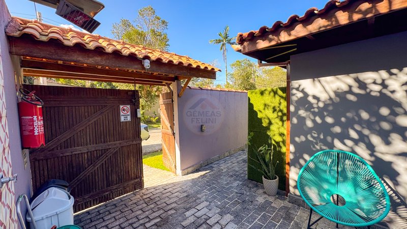 Casa com Flats em Barra do Una – VENDA OU LOCAÇÃO ANUAL  São Sebastião - 