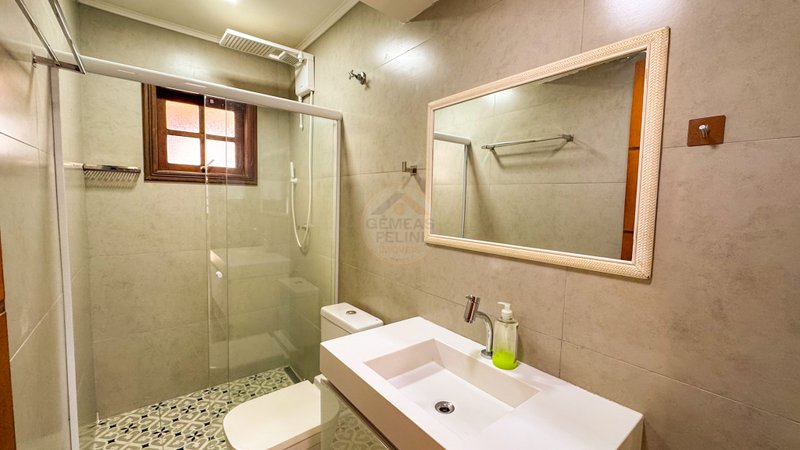 Casa com Flats em Barra do Una – VENDA OU LOCAÇÃO ANUAL  São Sebastião - 