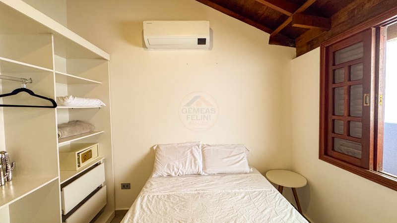 Casa com Flats em Barra do Una – VENDA OU LOCAÇÃO ANUAL  São Sebastião - 