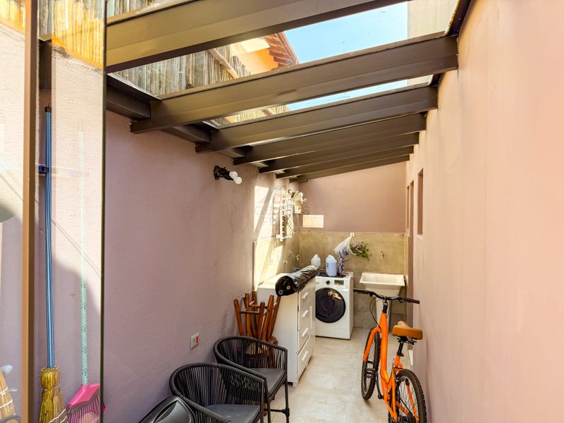 Casa com Flats em Barra do Una – VENDA OU LOCAÇÃO ANUAL  São Sebastião - 