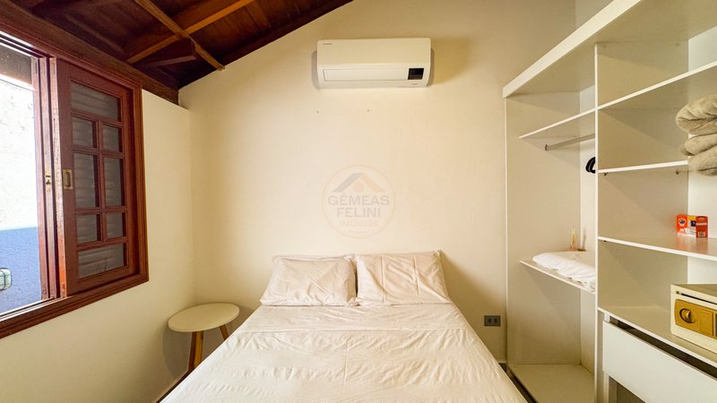 Casa com Flats em Barra do Una – VENDA OU LOCAÇÃO ANUAL  São Sebastião - 