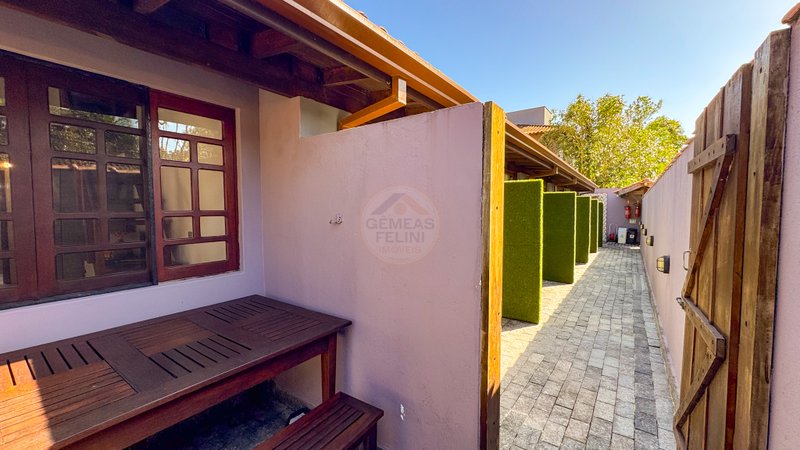 Casa com Flats em Barra do Una – VENDA OU LOCAÇÃO ANUAL  São Sebastião - 