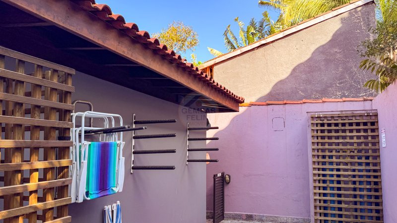 Casa com Flats em Barra do Una – VENDA OU LOCAÇÃO ANUAL  São Sebastião - 