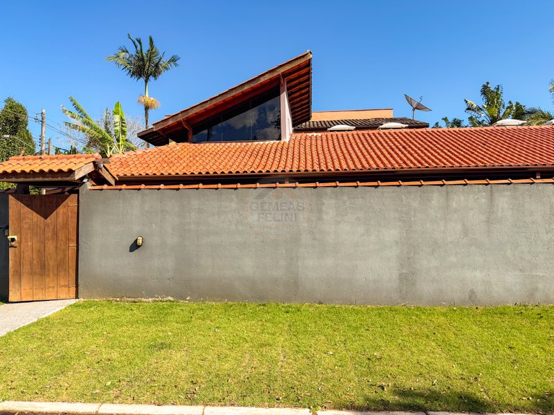 Casa com Flats em Barra do Una – VENDA OU LOCAÇÃO ANUAL  São Sebastião - 