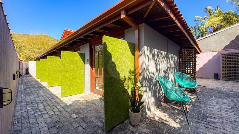 Casa com Flats em Barra do Una – VENDA OU LOCAÇÃO ANUAL  São Sebastião - 