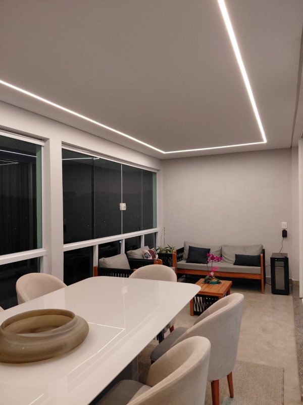 Casa à venda em condomínio alto padrão Rua Sabiá Santana de Parnaíba - 