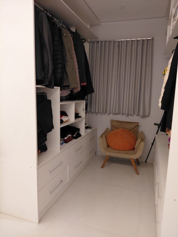 Casa à venda em condomínio alto padrão Rua Sabiá Santana de Parnaíba - 