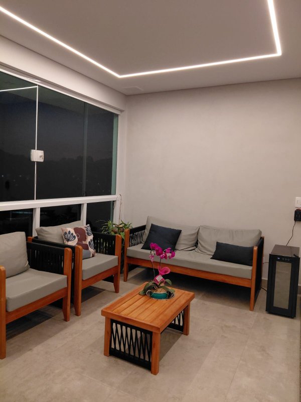 Casa à venda em condomínio alto padrão Rua Sabiá Santana de Parnaíba - 