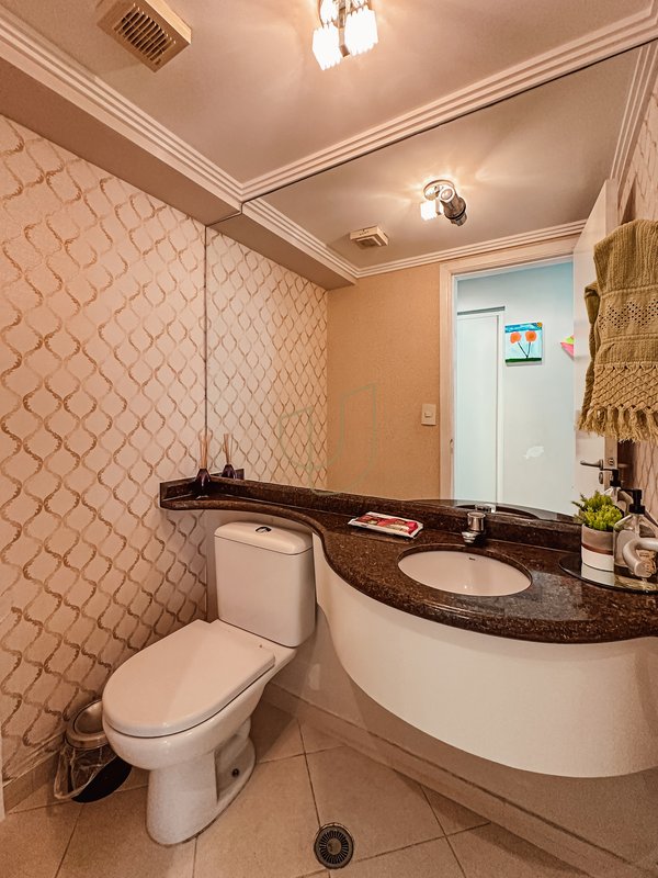 Apartamento com 3 Dormitórios no Condomínio Edifício Fontana Di Trevi Rua do Aruana São José dos Campos - 
