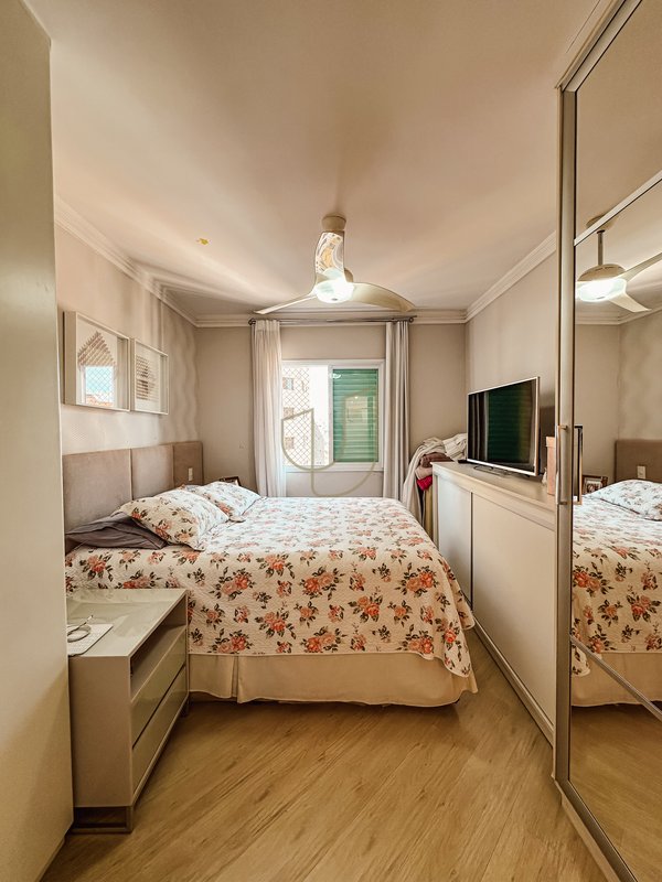 Apartamento com 3 Dormitórios no Condomínio Edifício Fontana Di Trevi Rua do Aruana São José dos Campos - 