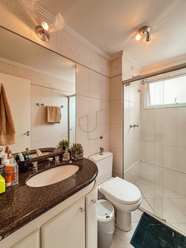 Apartamento com 3 Dormitórios no Condomínio Edifício Fontana Di Trevi Rua do Aruana São José dos Campos - 