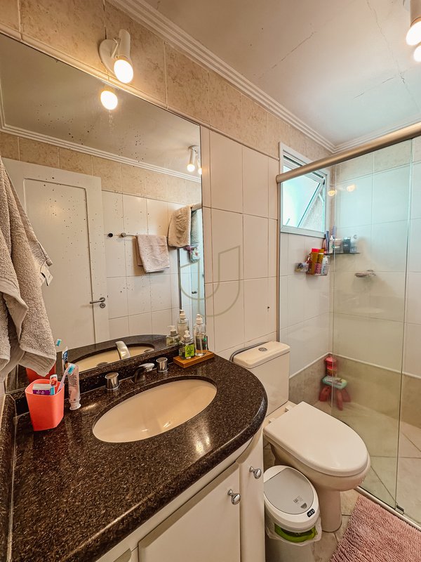 Apartamento com 3 Dormitórios no Condomínio Edifício Fontana Di Trevi Rua do Aruana São José dos Campos - 