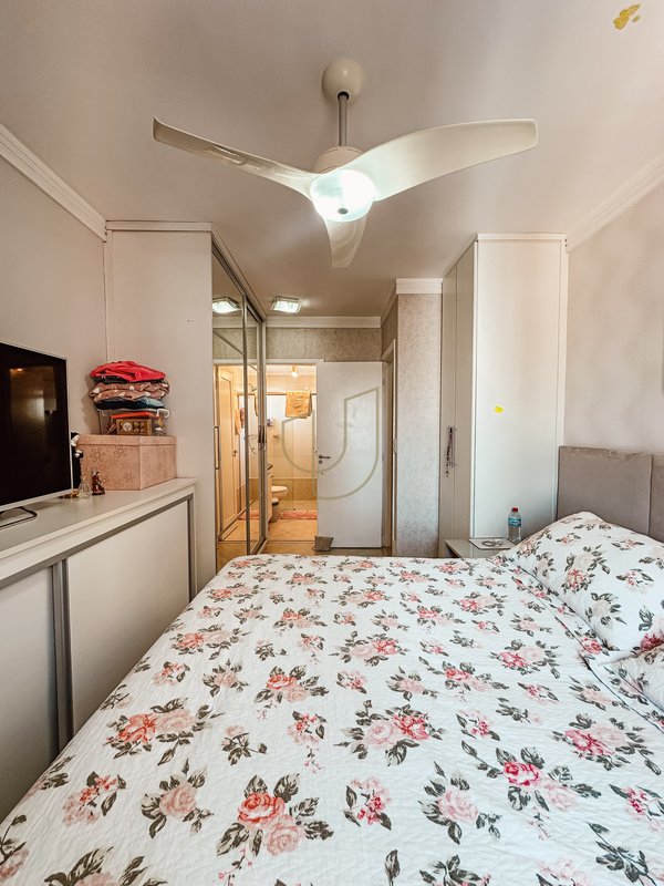 Apartamento com 3 Dormitórios no Condomínio Edifício Fontana Di Trevi Rua do Aruana São José dos Campos - 